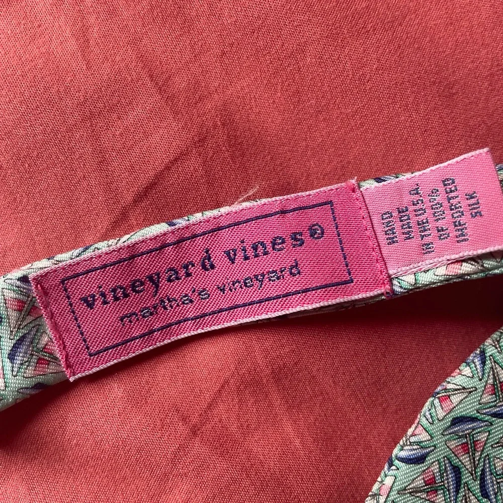 Vineyard Vines Bow tie. Silk, sailboat print. - Picture 2 of 3